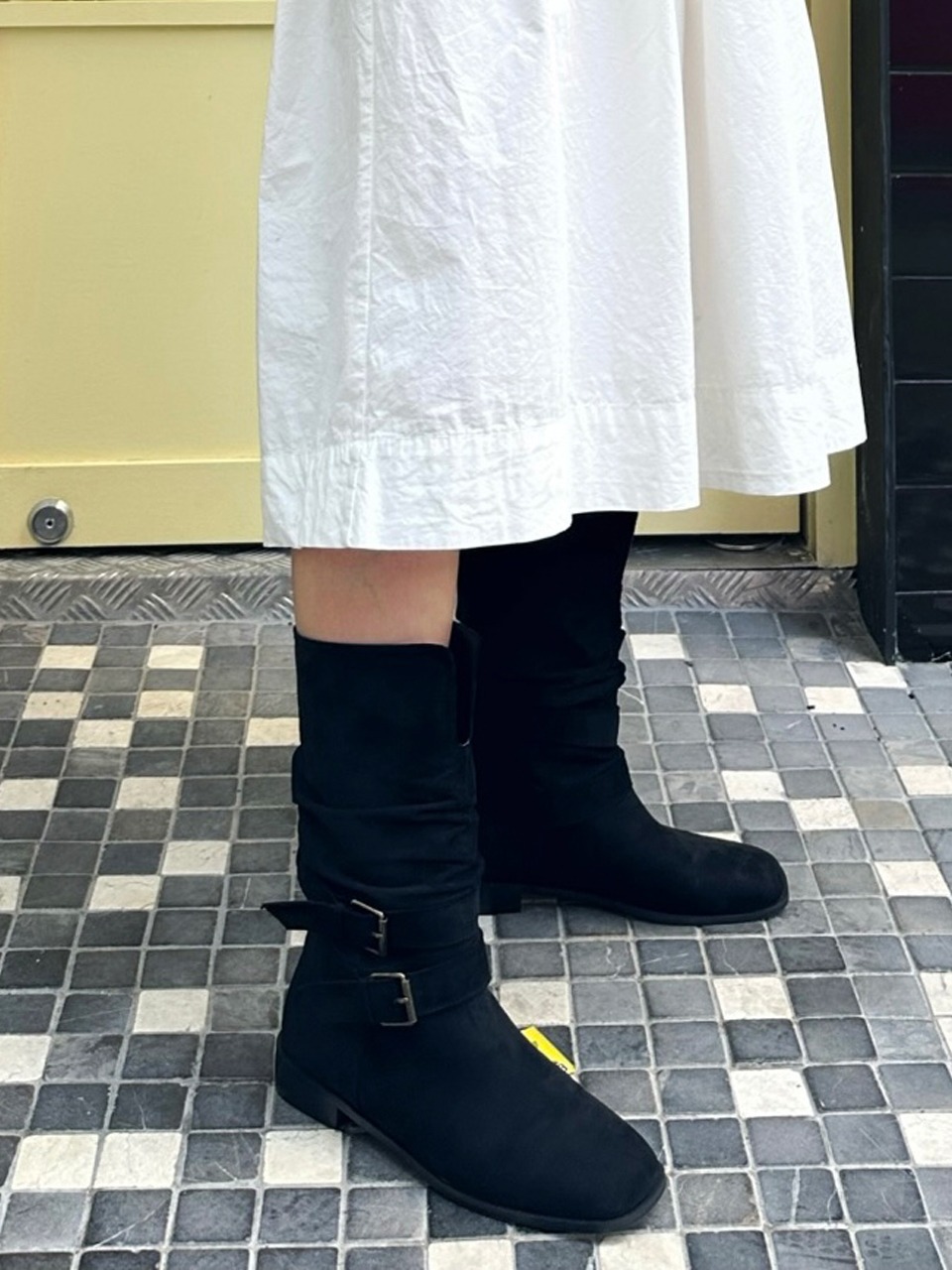 Shirring buckle boots